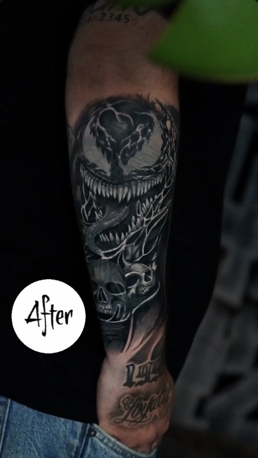 Unterarm nach dem Cover-up mit Venom-Motiv